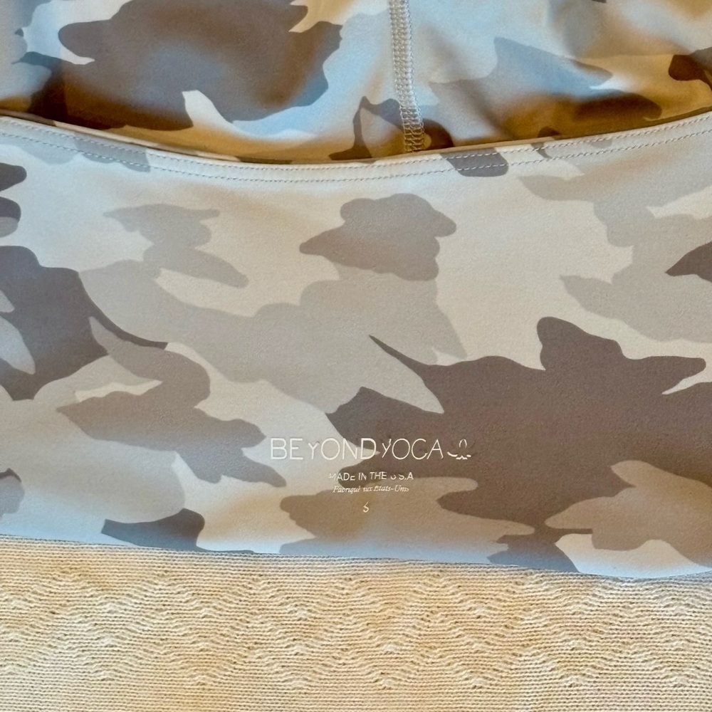 Beyond Yoga Gray Camouflage Leggings - Picture 4 of 4